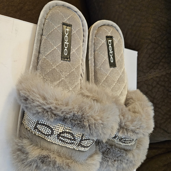 NWOT Bebe Gray Cozy Faux Fur Slippers Size 6 - Picture 3 of 4